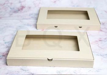 กล่องลูกฟูกพรีเมี่ยมมีหน้าต่าง 25x38x4.3 cm.