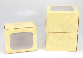 กล่องคัพเค้ก 2 ชิ้นทรงสูง สีเหลืองตาราง พร้อมฐาน