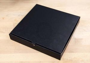 กล่องลูกฟูกพรีเมี่ยมสีดำ 25.5x25.5x4 cm.