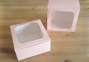 กล่องคัพเค้ก 4 ชิ้น สีชมพูจุด (เฉพาะกล่อง)