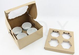 กล่องคัพเค้ก 4 ชิ้น คราฟหน้าต่างหยักพร้อมฐาน