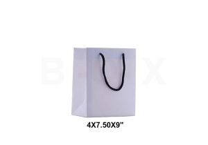 ถุงกระดาษพรีเมี่ยมสีขาวเชือกดำขนาด 9x7.5.x4นิ้ว