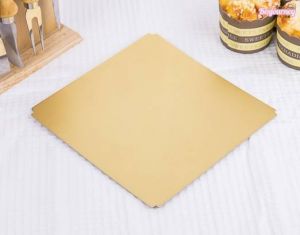 ฐานรองเค้ก 1 ปอนด์ ทรงสี่เหลี่ยมทองด้าน หยักเล็ก